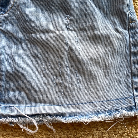 Old Navy ultra low rise light wash distressed denim skirt sz 6 - Picture 3 of 7